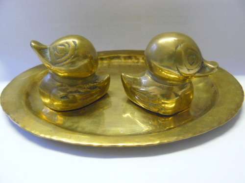 BRASS DUCKS IN DISH