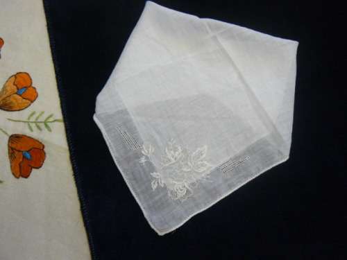 EMBROIDERED COTTON VINTAGE HANKIE