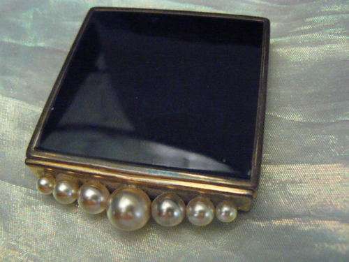 LOVELY POWDER COMPACT WITH FAUX PEARLS BLACK