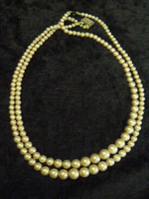 VINTAGE DOUBLE STRAND PEARL NECKLACE