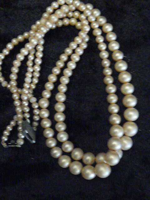 VINTAGE DOUBLE STRAND PEARL NECKLACE
