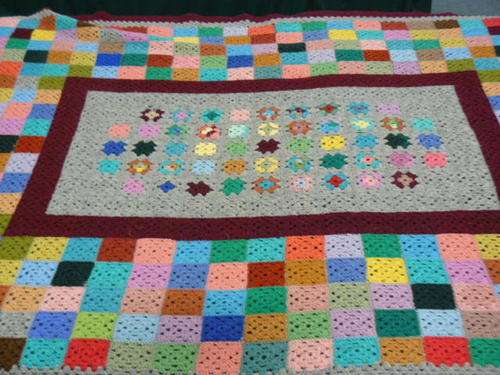 WHAT A LOT OF WORK IN THIS STUNNING OLD COLLECTABLR BLANCKET, PLEASE HAVE A LOOK !!!!!@@@@@!!!!!