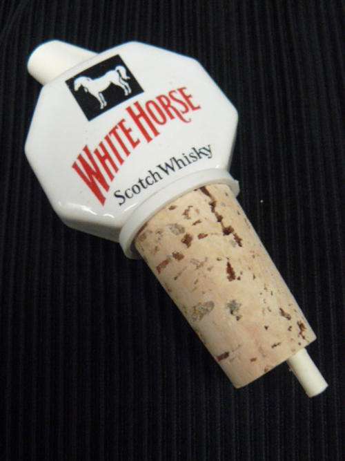 CERAMIC WHITE HORSE SCOTCH WHISKY BOTTLE TOP POURER