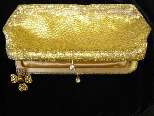 VINTAGE BLING GOLD CLUTCH BAG AND FREE STONE BROOCH