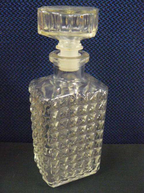 GLASS DECANTER 22 CM