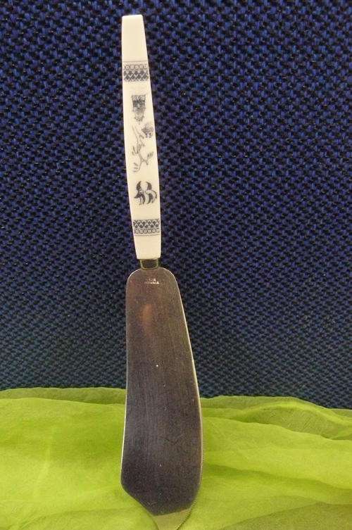 PIE CUTTER AND LIFTER WITH WILLOW PATTERN