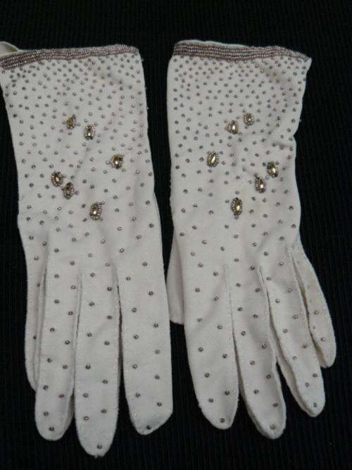VINTAGE GLOVES BEADDED