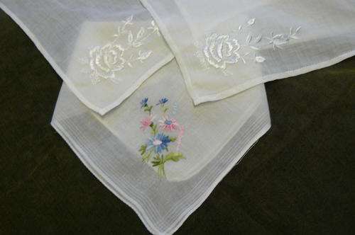 EMBROIDERED COTTON VINTAGE HANKIES SO PRETTY