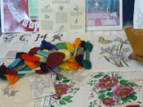 JOB LOT OF NEEDLE RELATED ITEMS