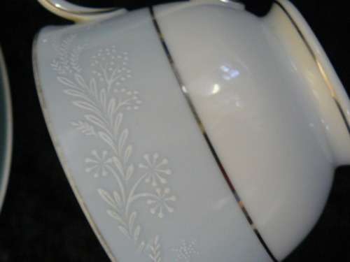 NORITAKE SET LAUREATE 6 X CUPS AND SAUCERS