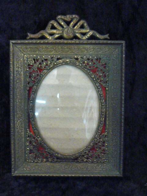 VINTAGE FRAME STUNNING