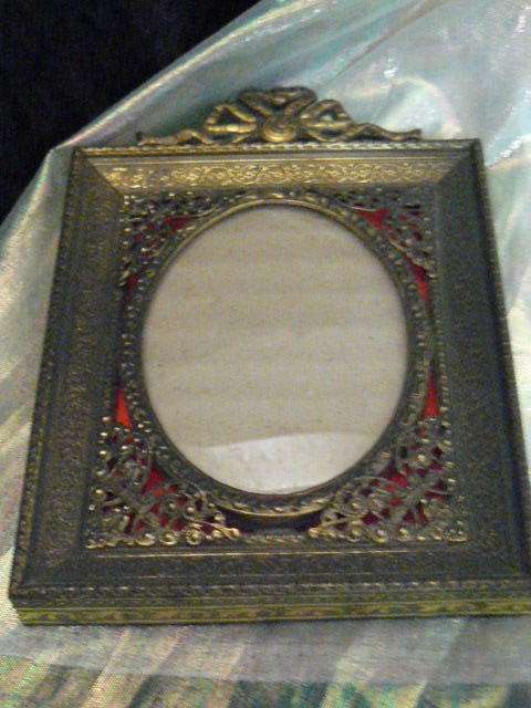 VINTAGE FRAME STUNNING