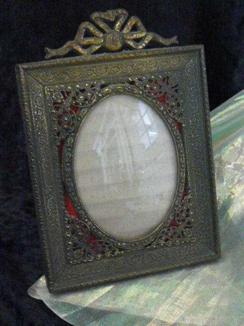 VINTAGE FRAME STUNNING