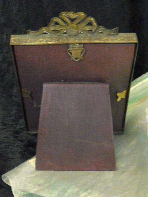 VINTAGE FRAME STUNNING