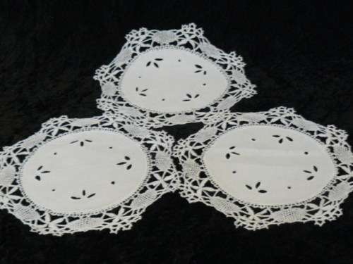 VINTAGE cotton doilies set o 3 x 23 cm !!!