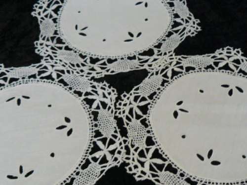 VINTAGE cotton doilies set o 3 x 23 cm !!!