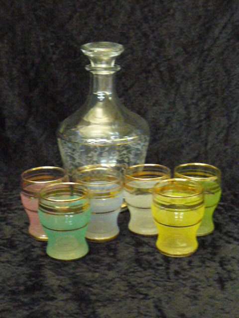 ART DECO DECANTER AND 6 X GLASSES