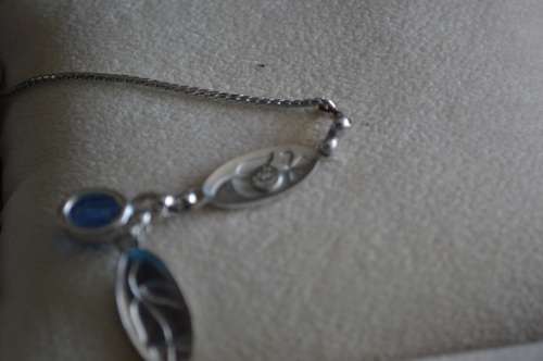 Beautifull cde sterling necklace and earrings with blue stones !!!
