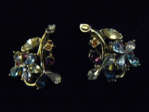 EARRINGS WITH PRETTY STONES
