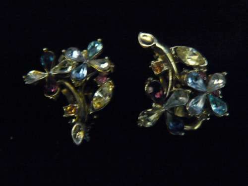 EARRINGS WITH PRETTY STONES