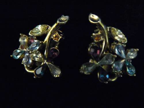 EARRINGS WITH PRETTY STONES