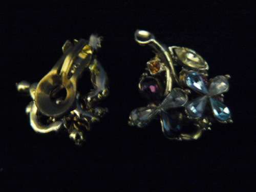 EARRINGS WITH PRETTY STONES