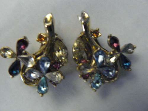 EARRINGS WITH PRETTY STONES