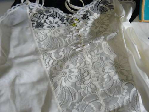 VINTAGE GOODIES FOR THE LADY