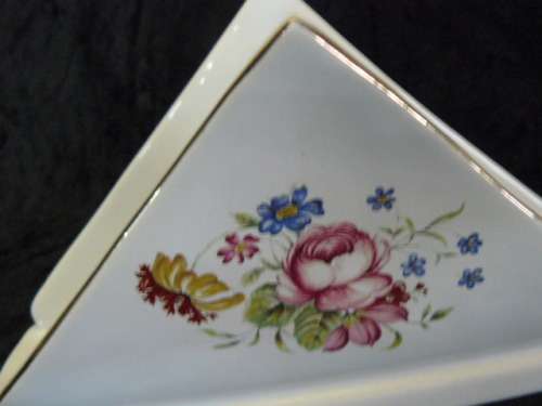 PORCELAIN HAND DECORATED SERVIETTE HOLDER