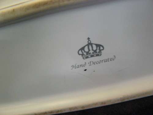 PORCELAIN HAND DECORATED SERVIETTE HOLDER