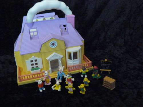 BLUE BOX MINIATURE FOLD OPEN DOLL HOUSE WITH 12 ACCESSORIES AND EXTRAS!!!!!!