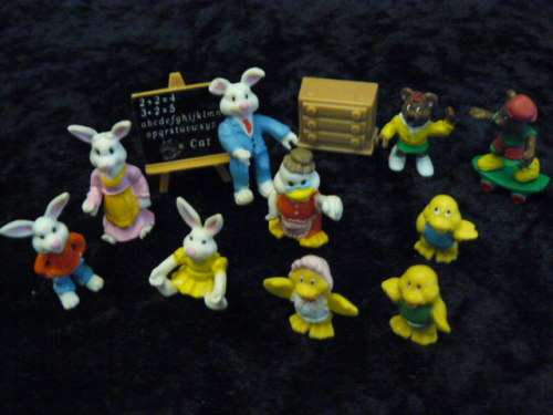 BLUE BOX MINIATURE FOLD OPEN DOLL HOUSE WITH 12 ACCESSORIES AND EXTRAS!!!!!!