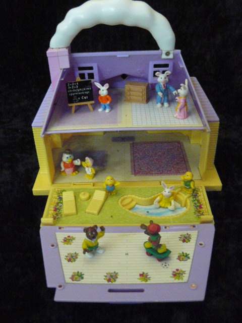BLUE BOX MINIATURE FOLD OPEN DOLL HOUSE WITH 12 ACCESSORIES AND EXTRAS!!!!!!