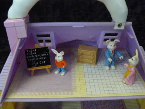 BLUE BOX MINIATURE FOLD OPEN DOLL HOUSE WITH 12 ACCESSORIES AND EXTRAS!!!!!!