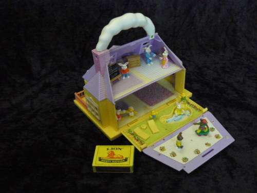 BLUE BOX MINIATURE FOLD OPEN DOLL HOUSE WITH 12 ACCESSORIES AND EXTRAS!!!!!!