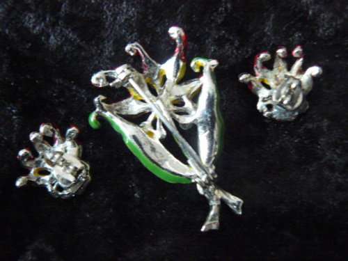 BROOCH AND EARRINGS STUNNING FINDE