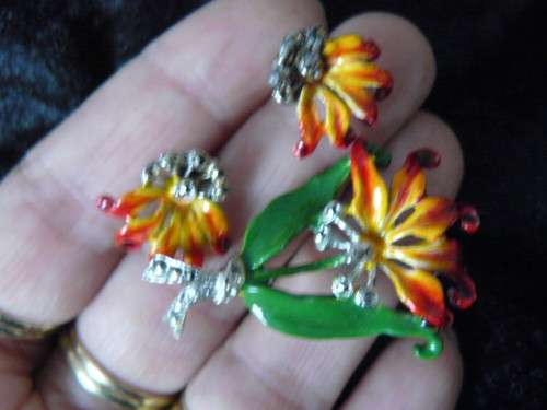 BROOCH AND EARRINGS STUNNING FINDE