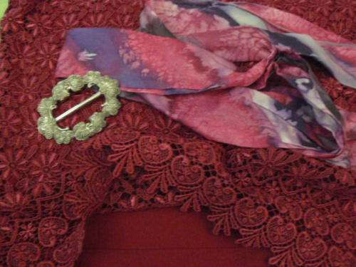 LACEY VINTAGE-LIKE TOP WITH SASH AND BUCKLE