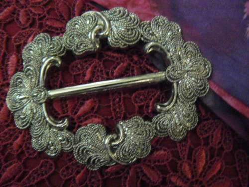 LACEY VINTAGE-LIKE TOP WITH SASH AND BUCKLE