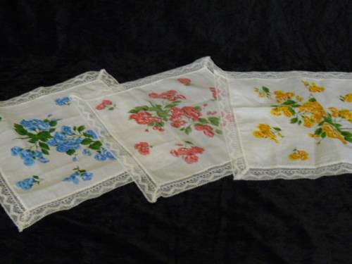 3 X VINTAGE COTTON HANKIES WITH  LACE BORDER