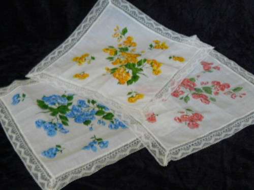 3 X VINTAGE COTTON HANKIES WITH  LACE BORDER