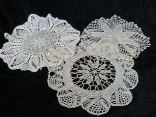 VINTAGE  AMAZING HAND CROCHETED DOILIES