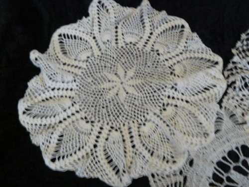 VINTAGE  AMAZING HAND CROCHETED DOILIES