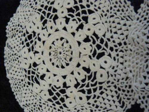 COTTON HAND CROCHETED DOILLIES