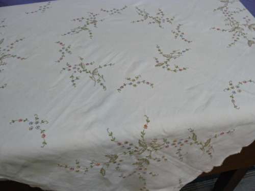 VINTAGE COTTON EMBROIDERED TABLE CLOTH LOVELY ITEM LOW PRICE !@! GRAB NOW