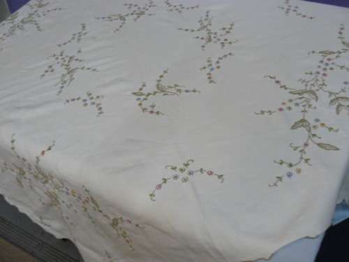 VINTAGE COTTON EMBROIDERED TABLE CLOTH LOVELY ITEM LOW PRICE !@! GRAB NOW