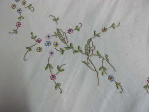 VINTAGE COTTON EMBROIDERED TABLE CLOTH LOVELY ITEM LOW PRICE !@! GRAB NOW