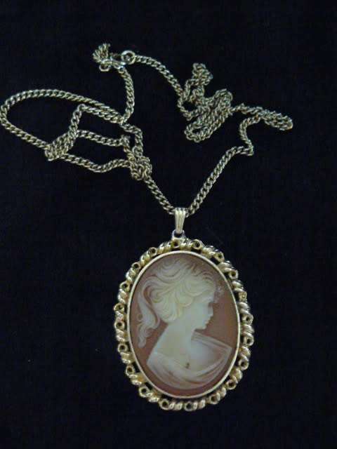 CAMEO LIKE PENDANT WITH GOLD COLOUR CHAIN !@!@!@!