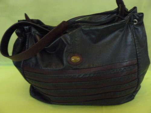 A GENUINE LEATHER BREEZE DESIGN HAND BAG STUNNING REDUCED