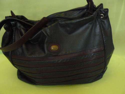 A GENUINE LEATHER BREEZE DESIGN HAND BAG STUNNING REDUCED